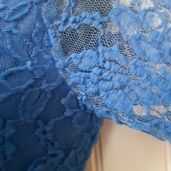 Lace dress - Picture 4 of 4